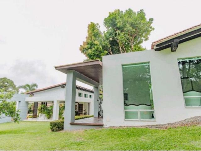 Casa de campo de alto standing de 10 dormitorios en venta San Jerónimo, Colombia