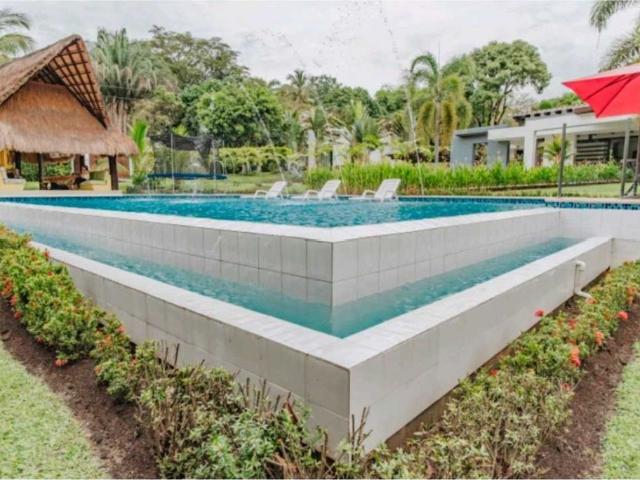 Casa de campo de alto standing de 10 dormitorios en venta San Jerónimo, Colombia