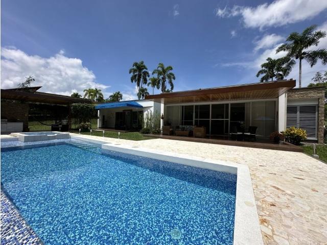 Casa de campo de alto standing de 2 dormitorios en venta Pereira, Colombia