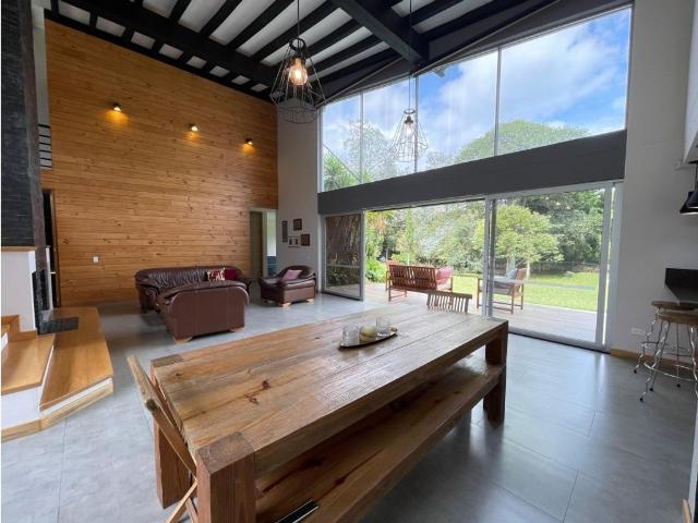 Casa de campo de alto standing de 3 dormitorios en alquiler Carmen de Viboral, Departamento de Antioquia