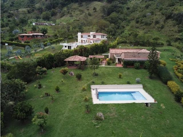 Casa de campo de alto standing de 3 dormitorios en venta Barbosa, Colombia