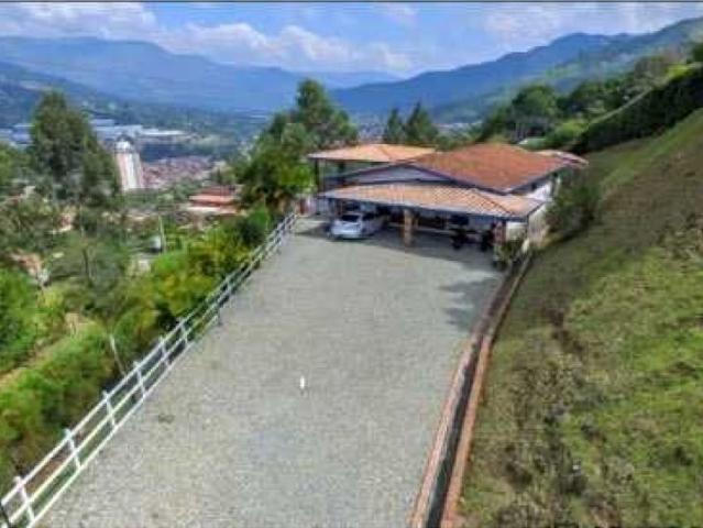 Casa de campo de alto standing de 3 dormitorios en venta Copacabana, Departamento de Antioquia