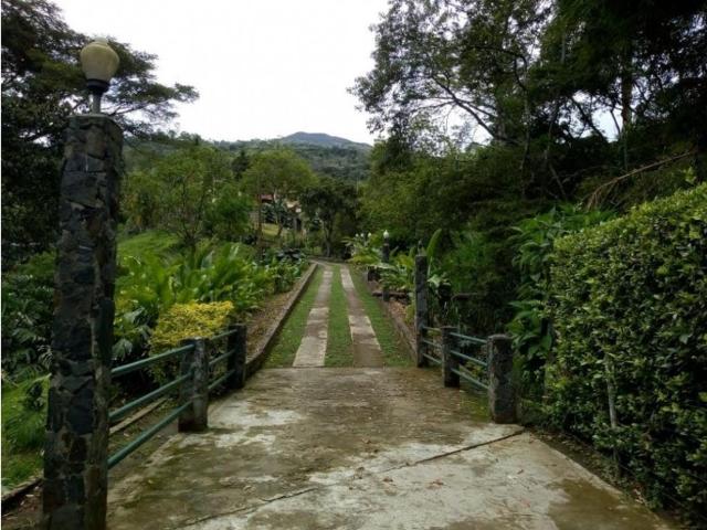 Casa de campo de alto standing de 3 dormitorios en venta Copacabana, Departamento de Antioquia