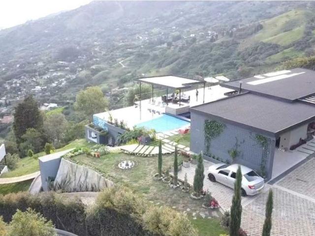 Casa de campo de alto standing de 3 dormitorios en venta Copacabana, Departamento de Antioquia