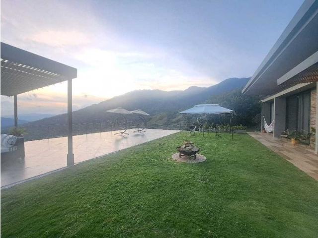 Casa de campo de alto standing de 3 dormitorios en venta Copacabana, Departamento de Antioquia