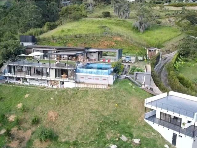 Casa de campo de alto standing de 3 dormitorios en venta Copacabana, Departamento de Antioquia