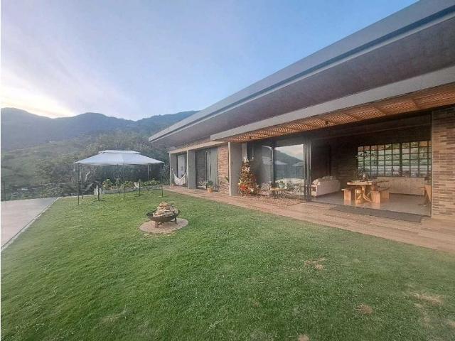 Casa de campo de alto standing de 3 dormitorios en venta Copacabana, Departamento de Antioquia