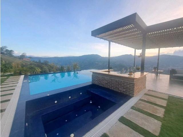 Casa de campo de alto standing de 3 dormitorios en venta Copacabana, Departamento de Antioquia