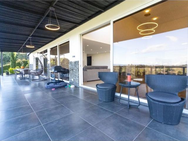 Casa de campo de alto standing de 3 dormitorios en venta Guarne, Colombia