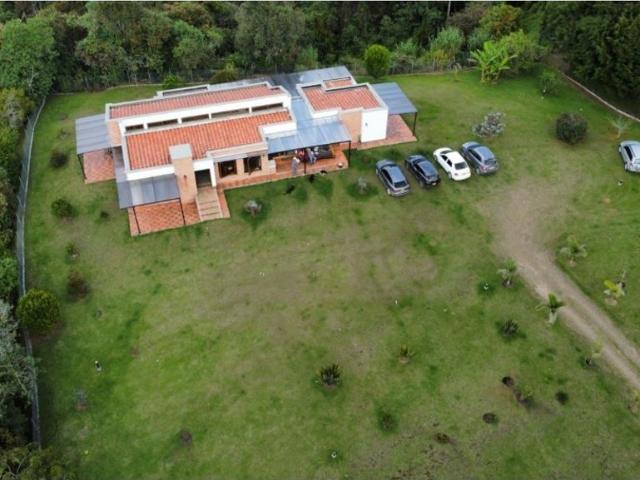 Casa de campo de alto standing de 3 dormitorios en venta Guarne, Colombia
