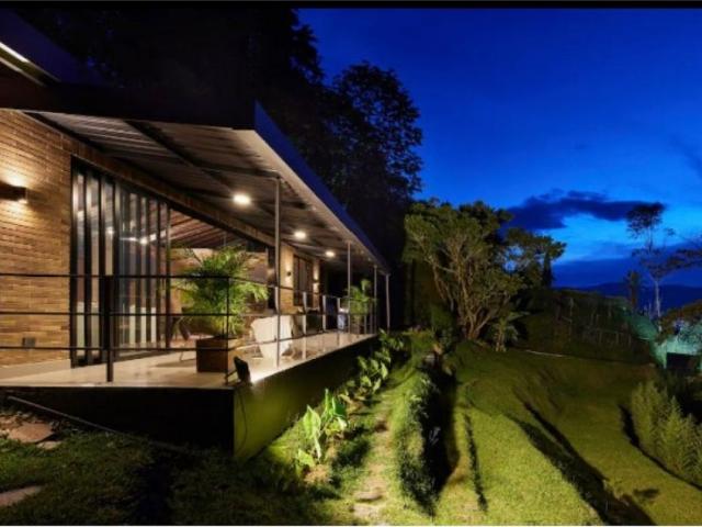 Casa de campo de alto standing de 4 dormitorios en alquiler Medellín, Colombia