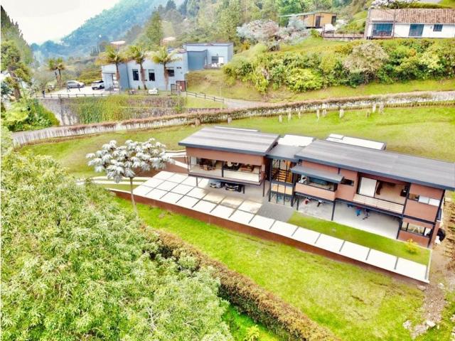 Casa de campo de alto standing de 4 dormitorios en alquiler Medellín, Colombia