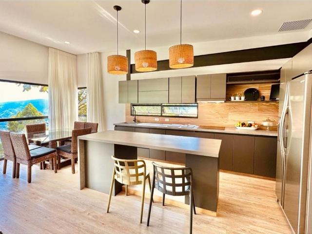 Casa de campo de alto standing de 4 dormitorios en alquiler Medellín, Colombia