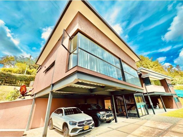 Casa de campo de alto standing de 4 dormitorios en alquiler Medellín, Colombia