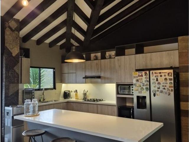 Casa de campo de alto standing de 4 dormitorios en alquiler Medellín, Departamento de Antioquia