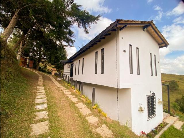 Casa de campo de alto standing de 4 dormitorios en alquiler Medellín, Departamento de Antioquia