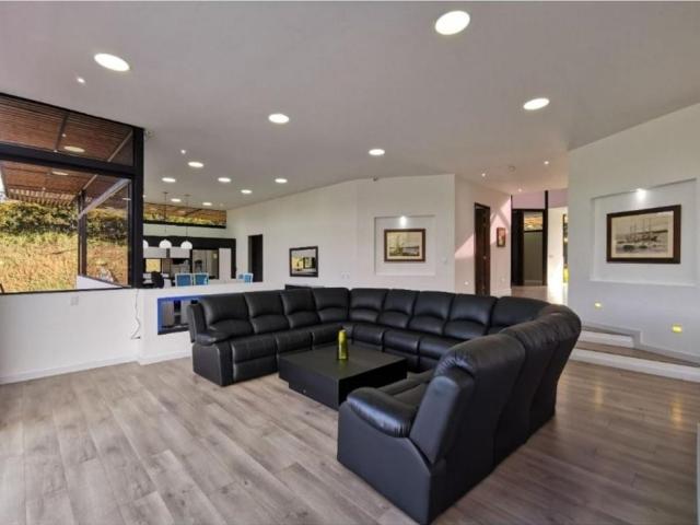 Casa de campo de alto standing de 4 dormitorios en alquiler Medellín, Departamento de Antioquia