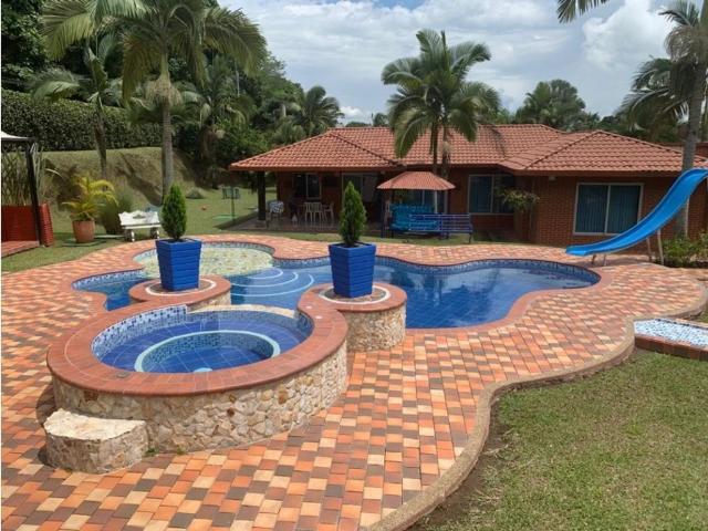 Casa de campo de alto standing de 4 dormitorios en alquiler Pereira, Departamento de Risaralda