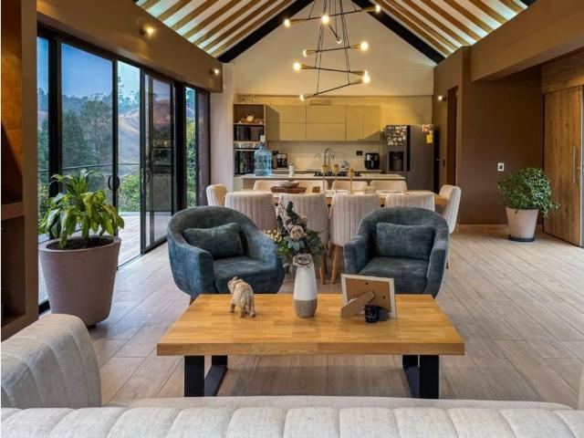 Casa de campo de alto standing de 4 dormitorios en venta Bello, Departamento de Antioquia