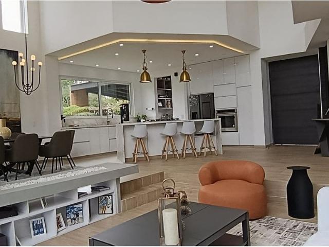 Casa de campo de alto standing de 4 dormitorios en venta Bogotá, Bogotá D.C