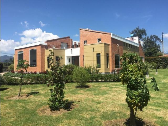 Casa de campo de alto standing de 4 dormitorios en venta Chía, Colombia