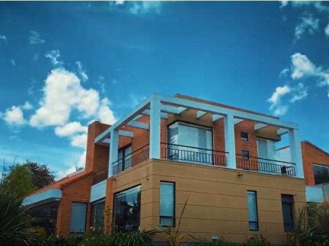 Casa de campo de alto standing de 4 dormitorios en venta Chía, Colombia