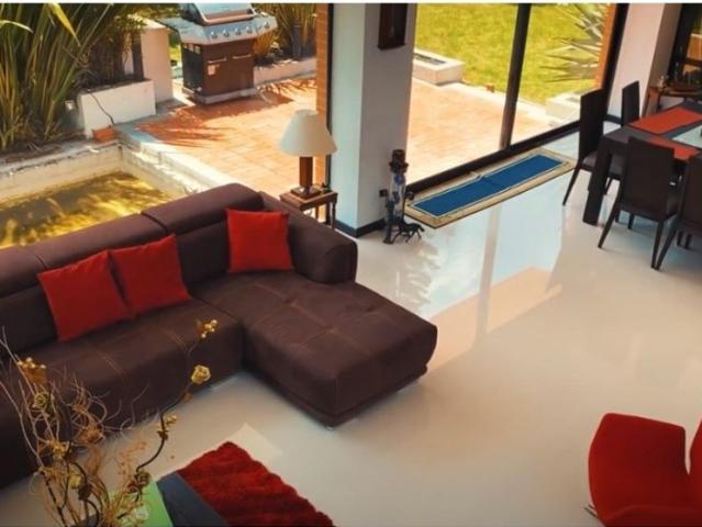 Casa de campo de alto standing de 4 dormitorios en venta Chía, Colombia
