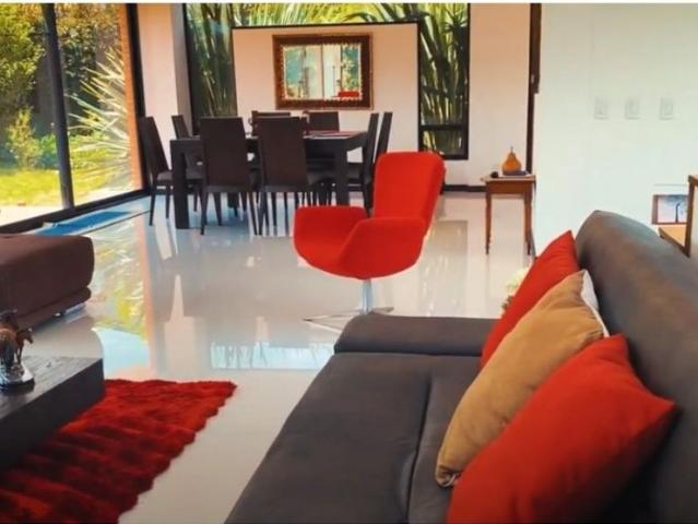 Casa de campo de alto standing de 4 dormitorios en venta Chía, Colombia