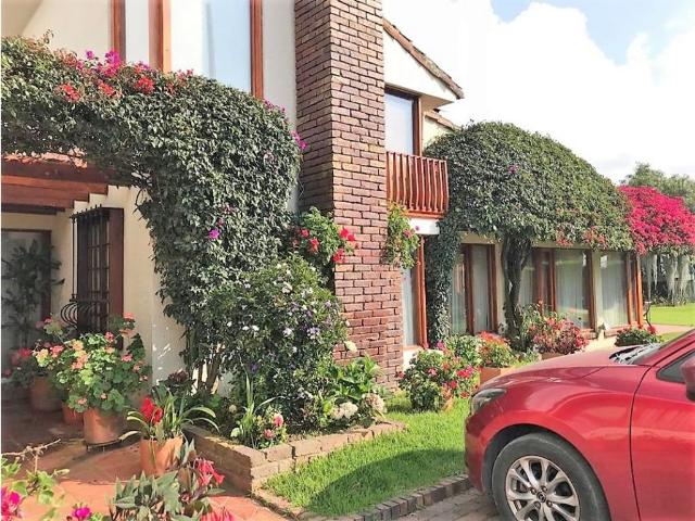 Casa de campo de alto standing de 4 dormitorios en venta Chía, Colombia