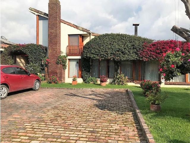 Casa de campo de alto standing de 4 dormitorios en venta Chía, Colombia