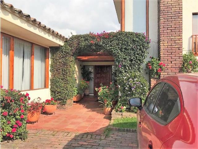 Casa de campo de alto standing de 4 dormitorios en venta Chía, Colombia