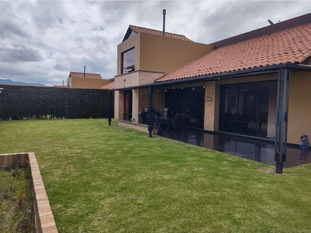 Casa de campo de alto standing de 4 dormitorios en venta Chía, Colombia