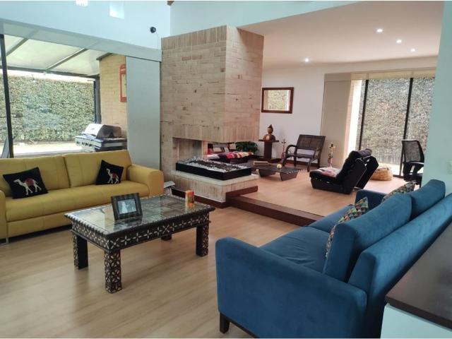 Casa de campo de alto standing de 4 dormitorios en venta Chía, Colombia