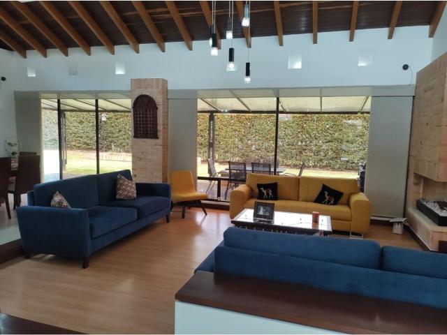Casa de campo de alto standing de 4 dormitorios en venta Chía, Colombia
