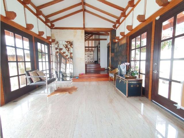 Casa de campo de alto standing de 4 dormitorios en venta Chía, Colombia