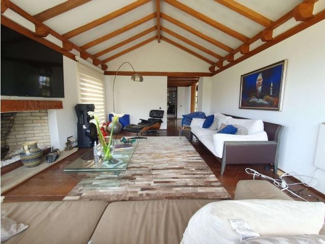 Casa de campo de alto standing de 4 dormitorios en venta Chía, Colombia