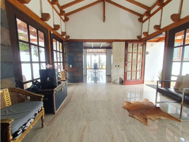 Casa de campo de alto standing de 4 dormitorios en venta Chía, Colombia