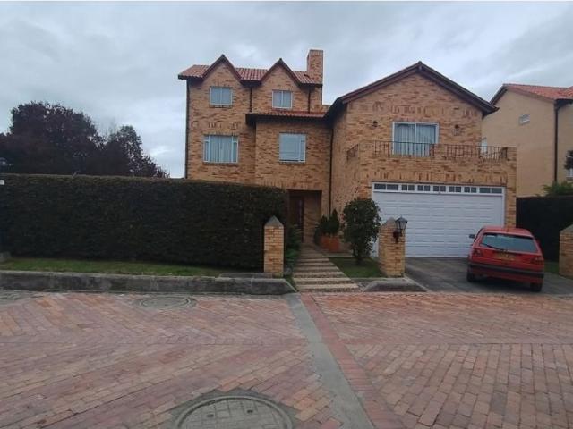 Casa de campo de alto standing de 4 dormitorios en venta Chía, Cundinamarca