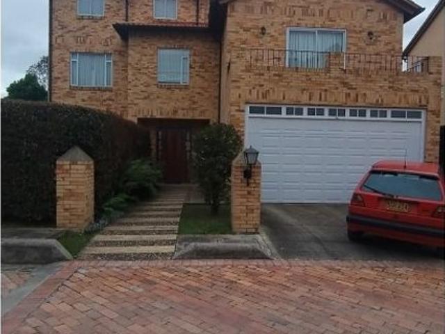 Casa de campo de alto standing de 4 dormitorios en venta Chía, Cundinamarca