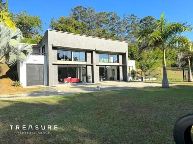 Casa de campo de alto standing de 4 dormitorios en venta Copacabana, Colombia