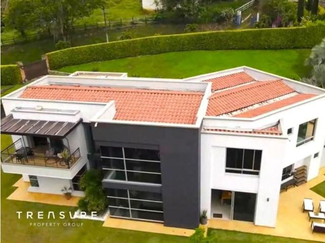 Casa de campo de alto standing de 4 dormitorios en venta Copacabana, Colombia
