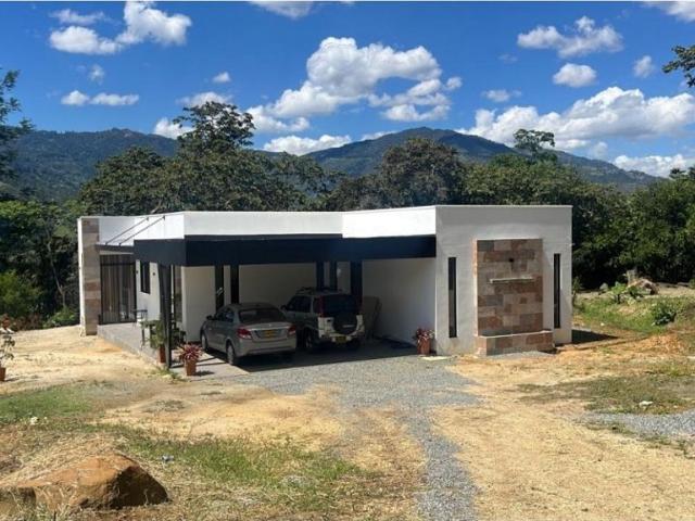 Casa de campo de alto standing de 4 dormitorios en venta Copacabana, Colombia
