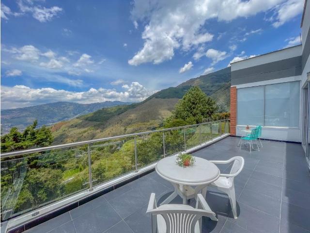 Casa de campo de alto standing de 4 dormitorios en venta Copacabana, Departamento de Antioquia