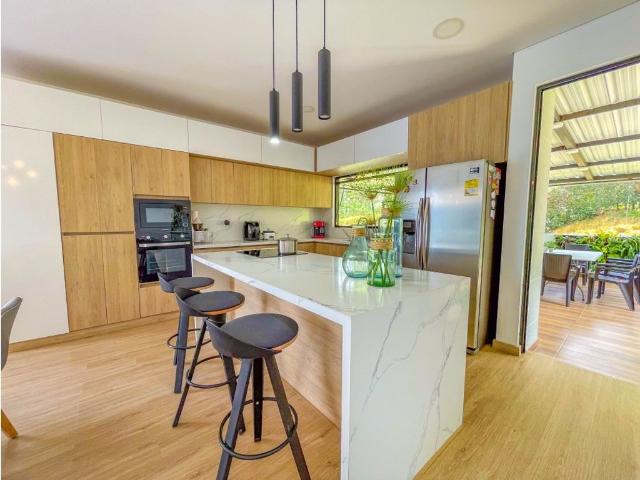 Casa de campo de alto standing de 4 dormitorios en venta Copacabana, Departamento de Antioquia