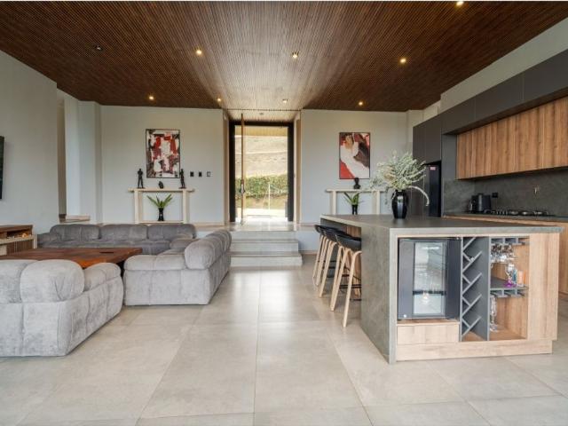 Casa de campo de alto standing de 4 dormitorios en venta Guadalupe, Colombia