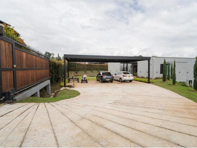 Casa de campo de alto standing de 4 dormitorios en venta Guadalupe, Colombia
