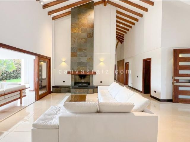 Casa de campo de alto standing de 4 dormitorios en venta Guarne, Colombia