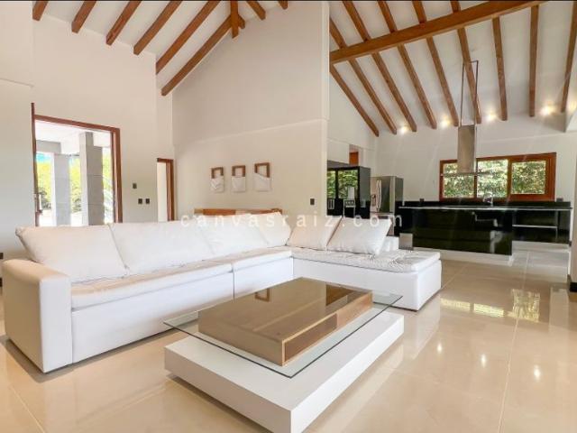 Casa de campo de alto standing de 4 dormitorios en venta Guarne, Colombia