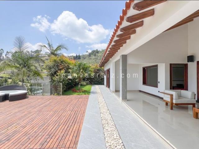 Casa de campo de alto standing de 4 dormitorios en venta Guarne, Colombia