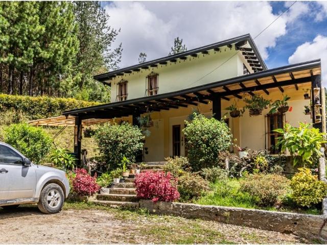 Casa de campo de alto standing de 4 dormitorios en venta Guarne, Departamento de Antioquia